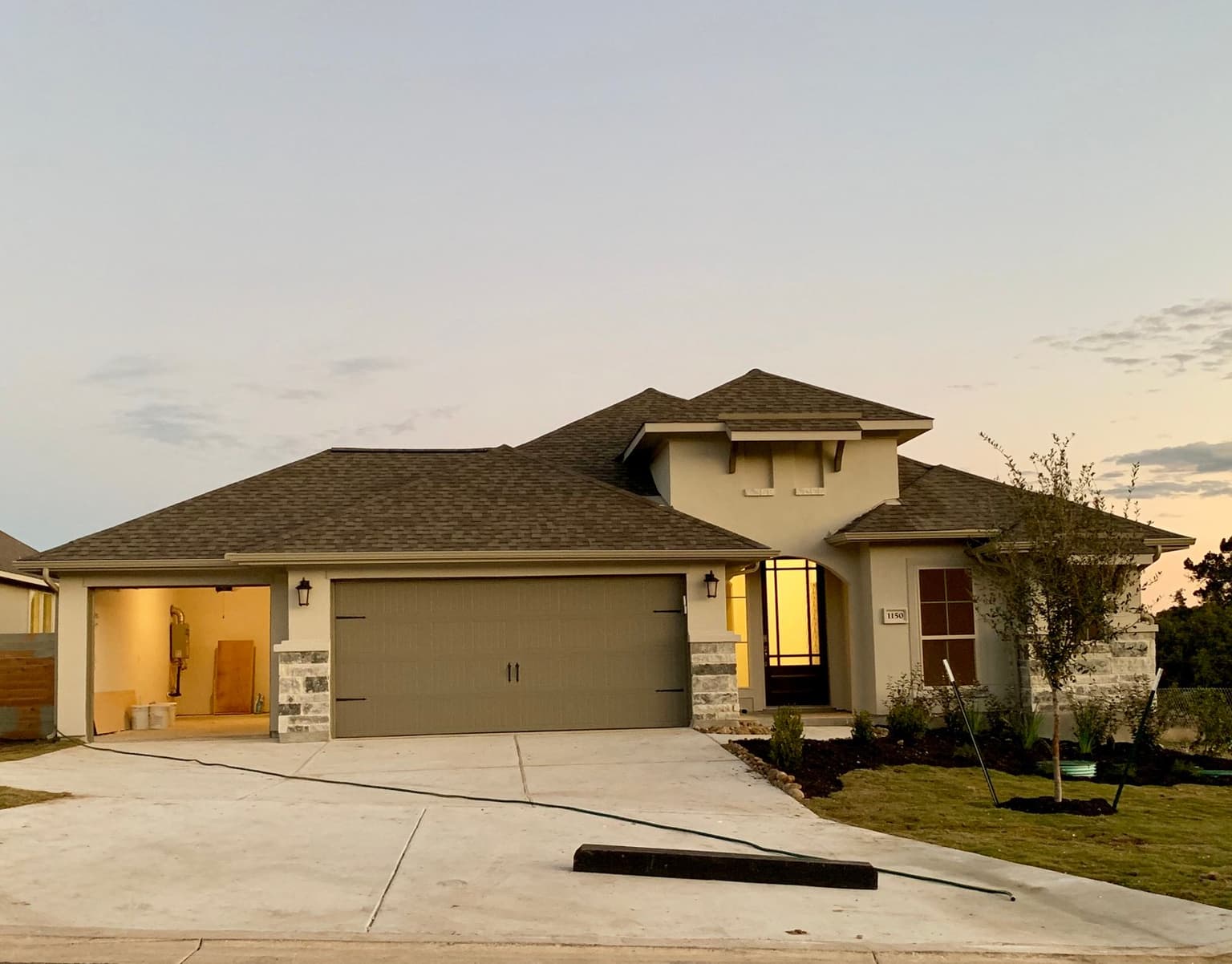 Front Exterior HOME 001
